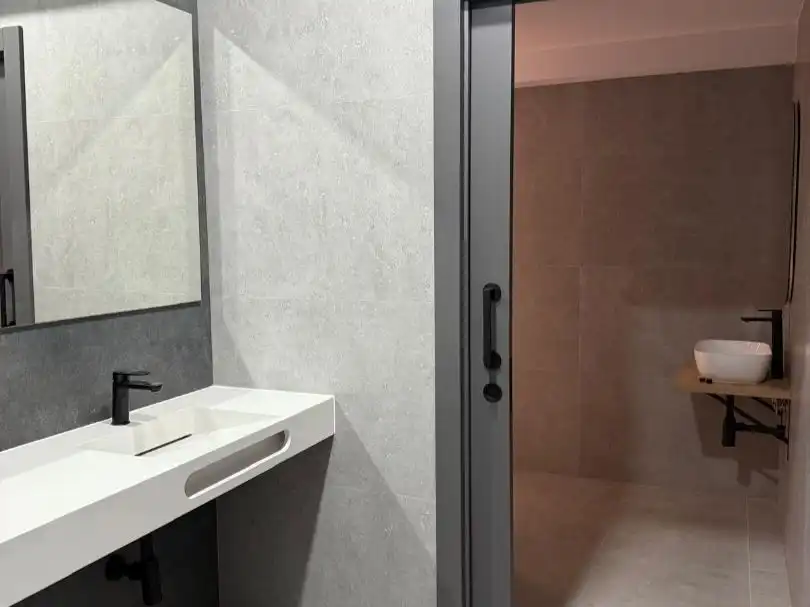 Baño de Oficina de alquiler en Valencia con Aire acondicionado y Internet