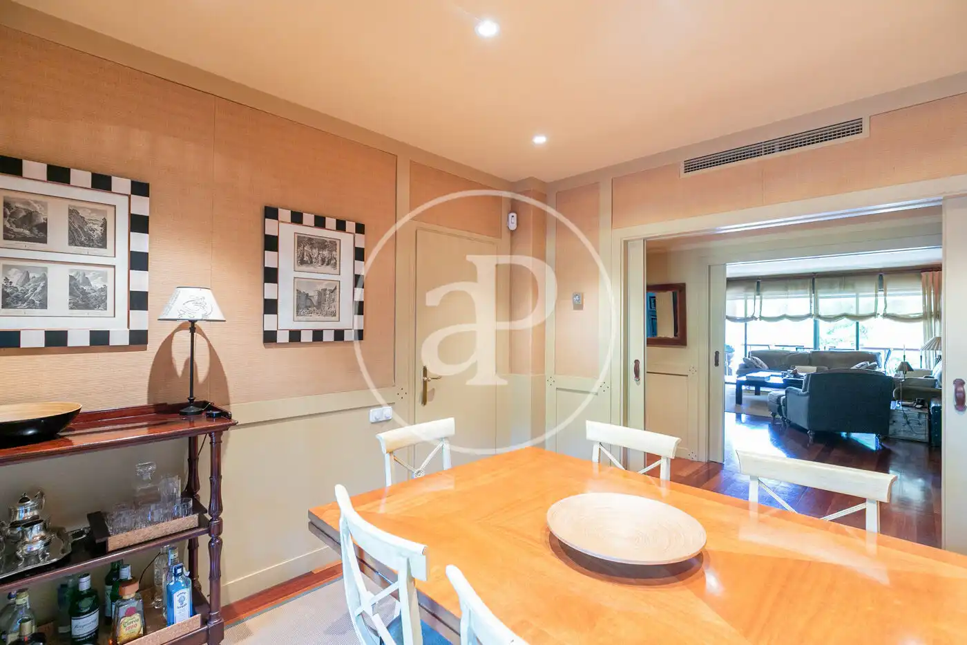 Comedor de Piso en venta en Barcelona con Aire acondicionado, Calefacción y Jardín privado