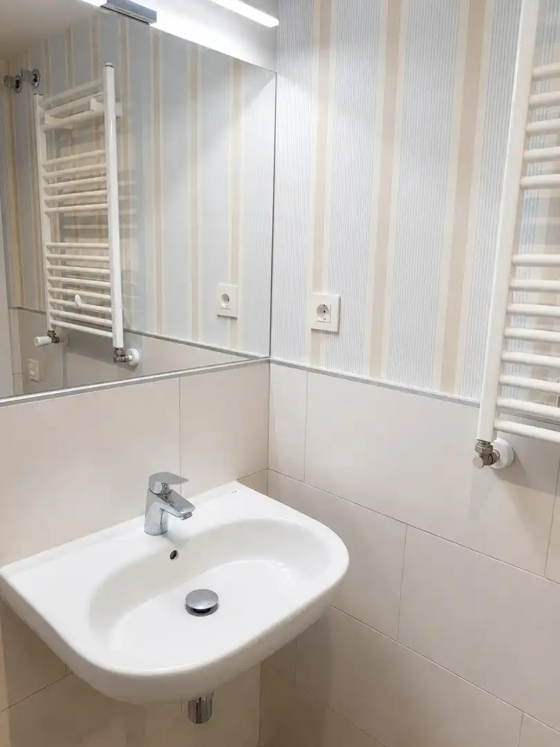 Bathroom of Attic for rent in Badalona  with Air Conditioner, Heating and Parquet flooring