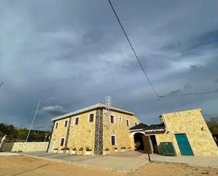 Vista exterior de Casa o xalet en venda en Siete Aguas amb Aire condicionat, Terrassa i Piscina