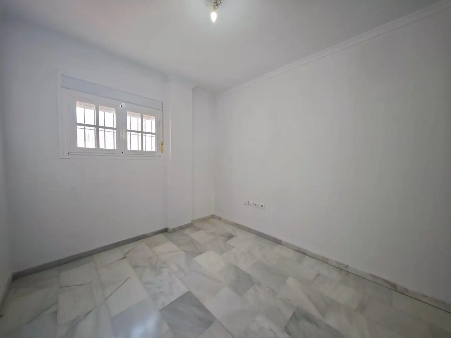 Habitación de Piso en venta en Chiclana de la Frontera con Aire acondicionado y Balcón