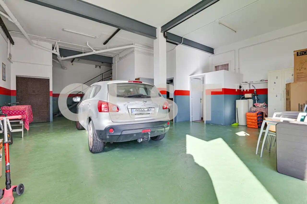 Aparcament de Casa o xalet en venda en Sant Just Desvern amb Aire condicionat, Calefacció i Jardí privat