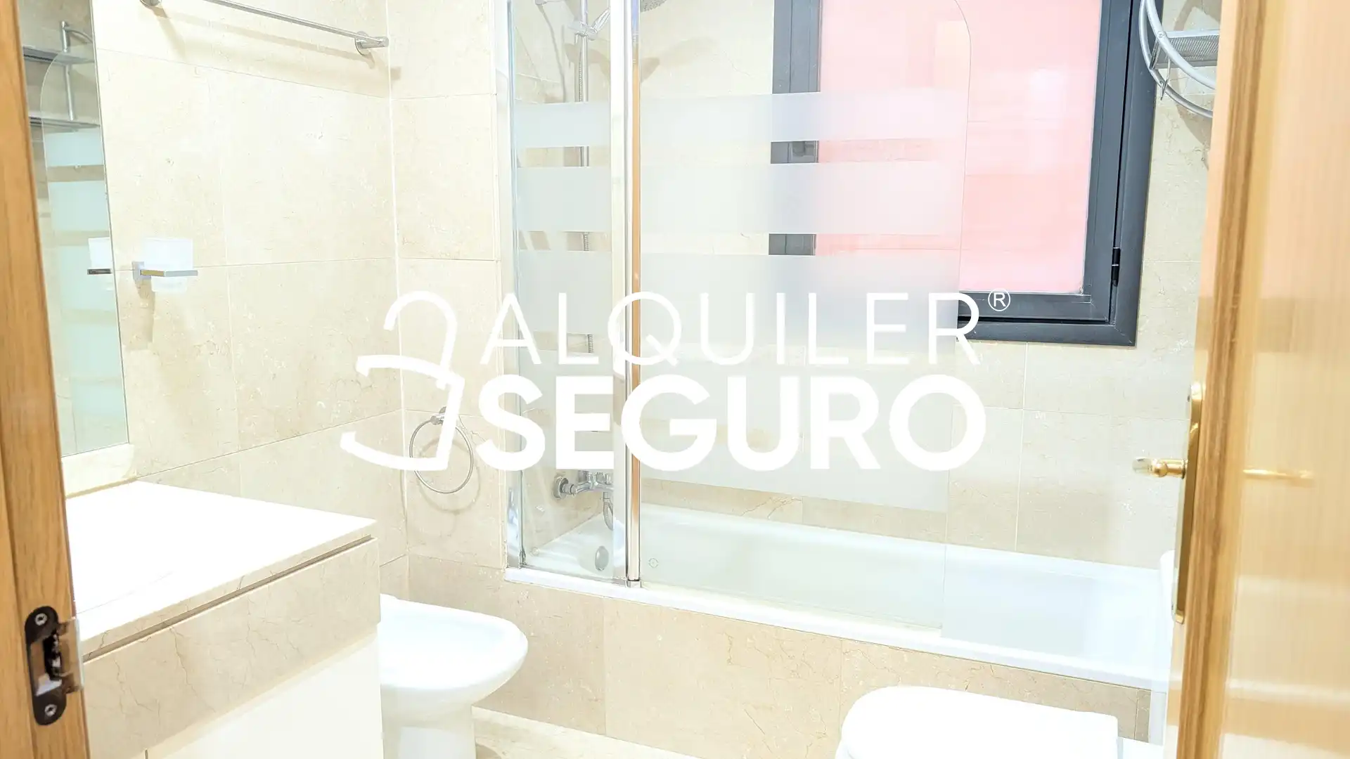 Bathroom of Flat for rent in Madrid  with Air Conditioner, Heating and Terrace