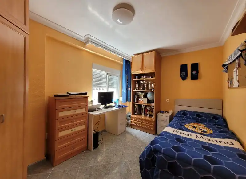 Habitación de Piso en venta en Málaga con Terraza, Horno y Lavadora