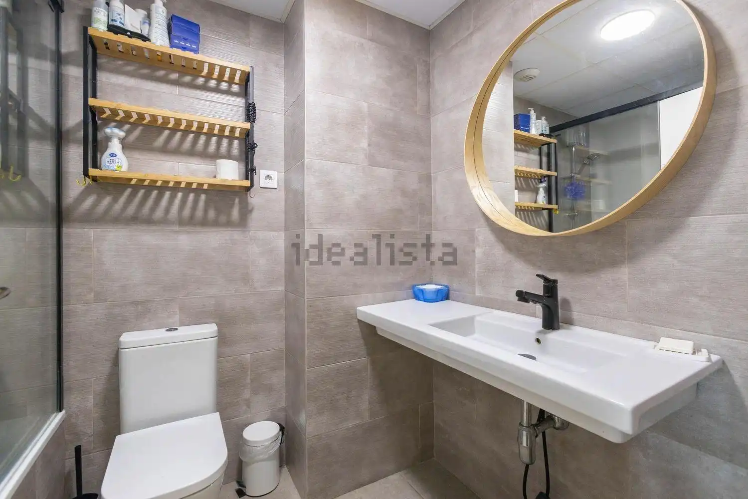 Badezimmer von Dachboden zur Miete in Sant Adrià de Besòs mit Klimaanlage, Heizung und Privatgarten