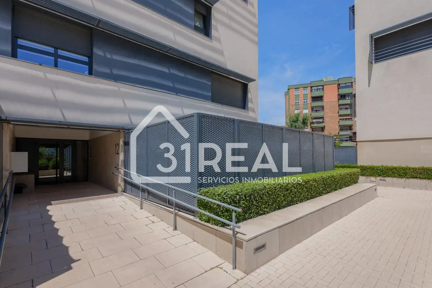 Außenansicht von Wohnung zum Verkauf in Madrid mit Heizung, Privatgarten und Gemeinschaftspool
