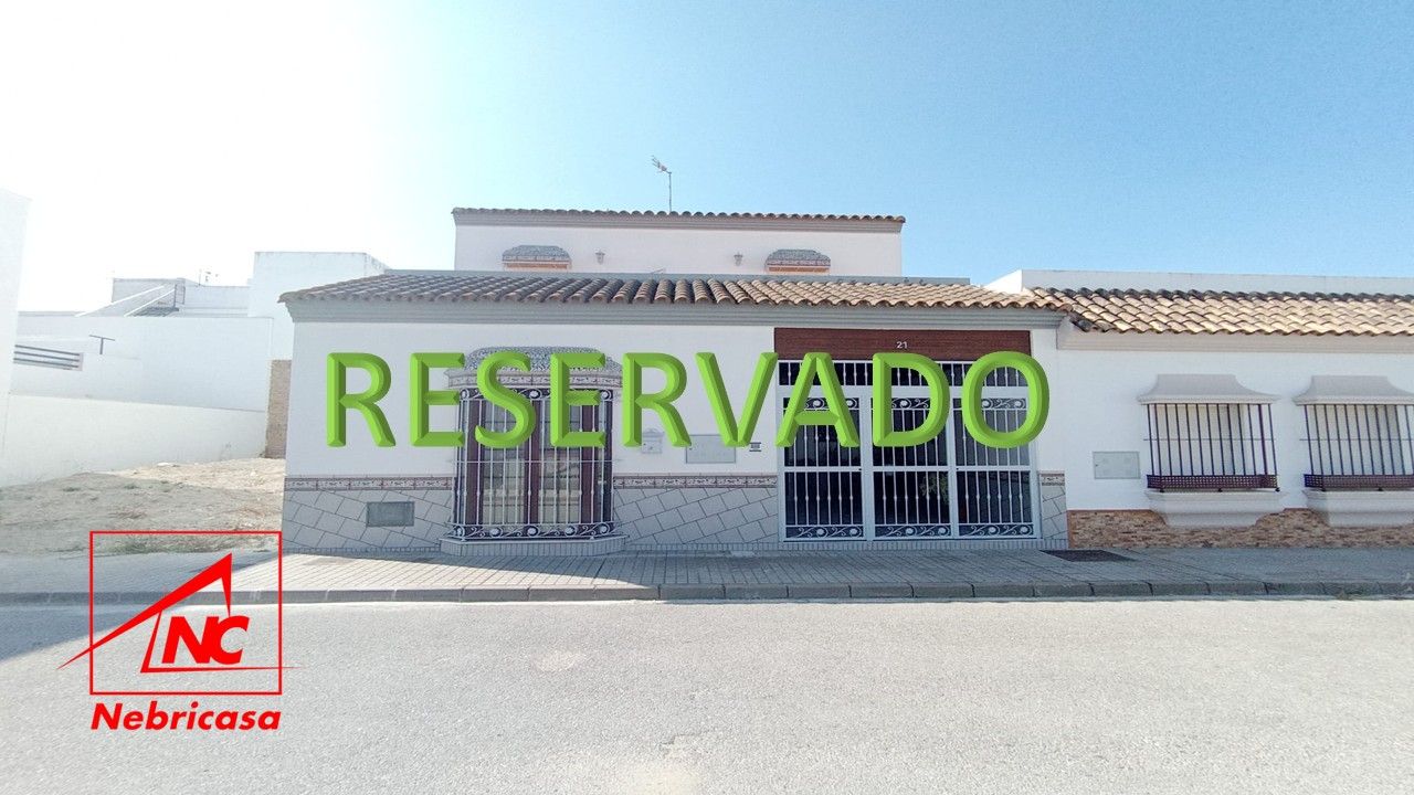 Vista exterior de Casa o chalet en venta en El Cuervo de Sevilla con Aire acondicionado y Amueblado