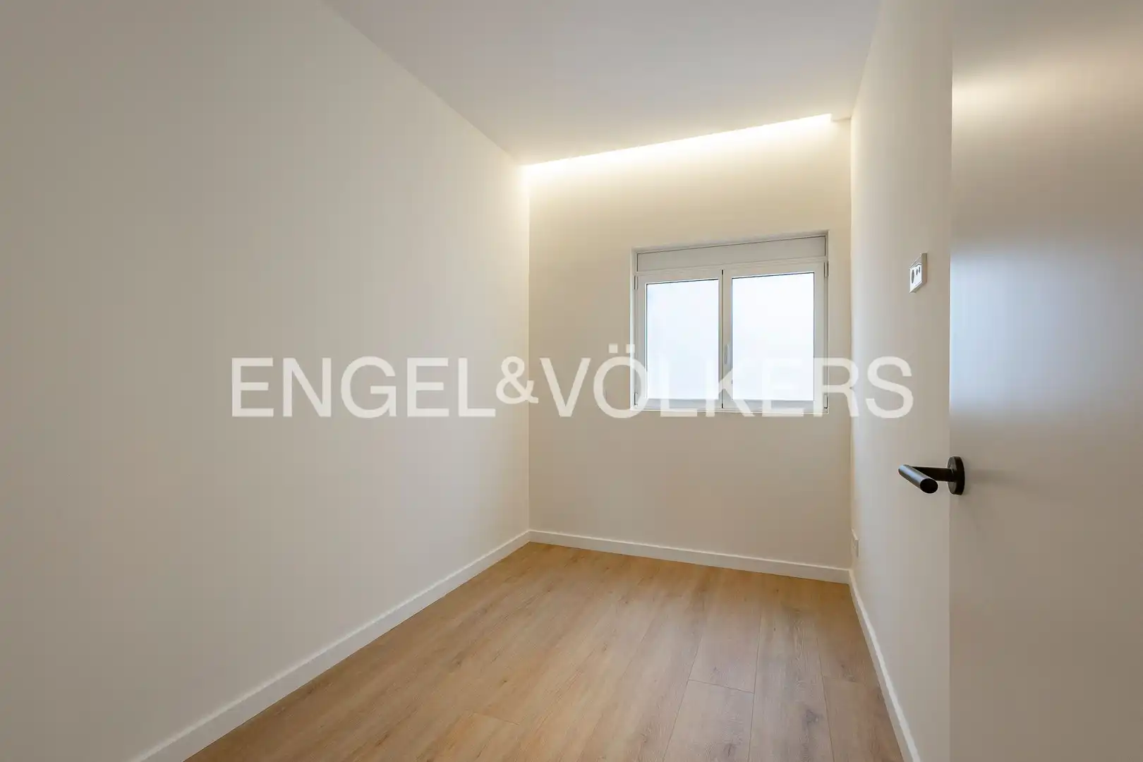 Bedroom of Flat for sale in Barcelona  with Air Conditioner, Heating and Parquet flooring
