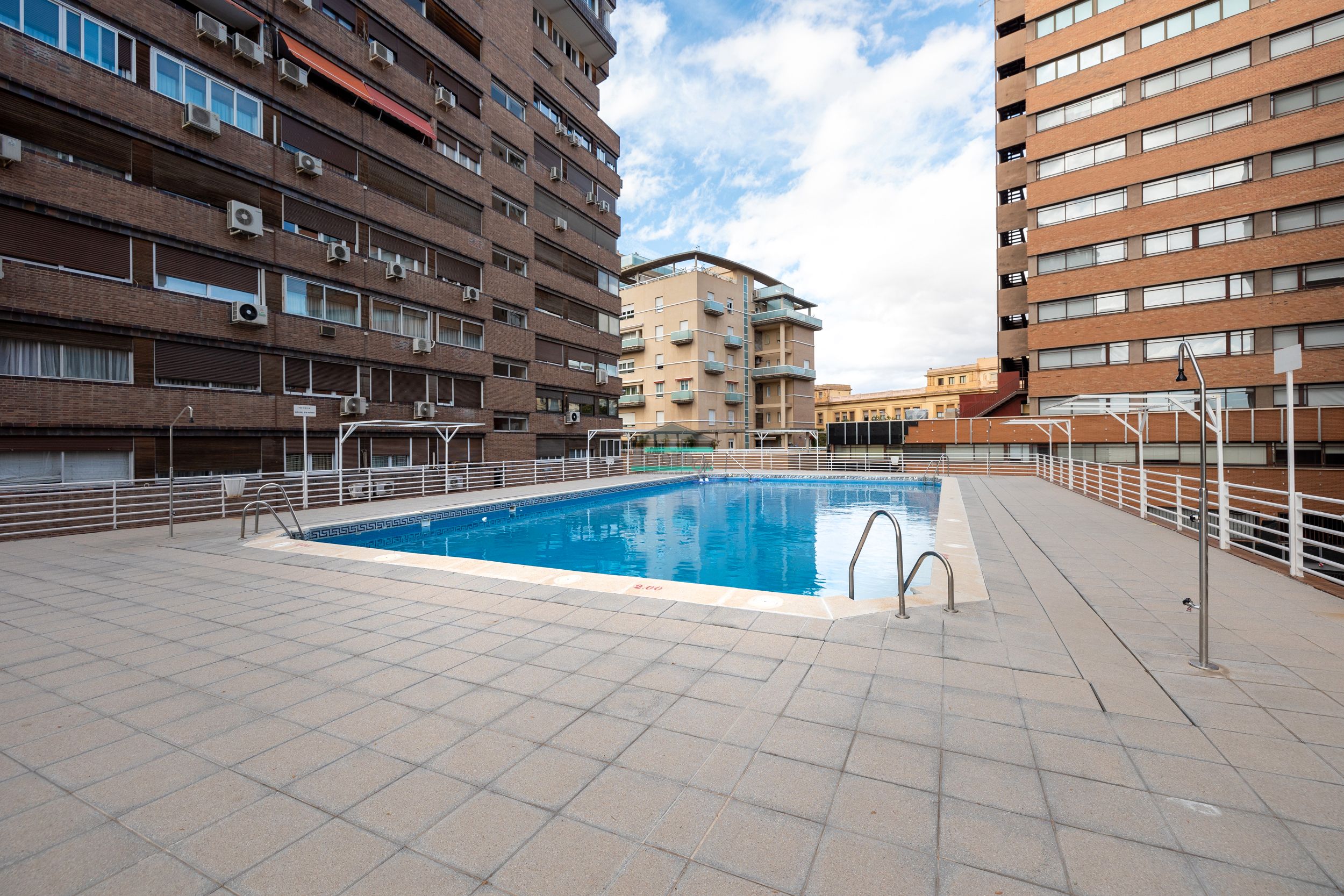 Piscina de Piso en venta en  Granada Capital con Aire acondicionado, Calefacción y Parquet