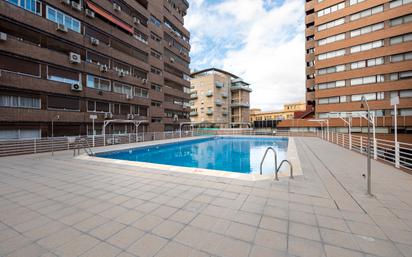 Piscina de Pis en venda en  Granada Capital amb Aire condicionat