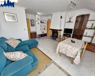 Sala d'estar de Apartament en venda en Arnuero amb Terrassa