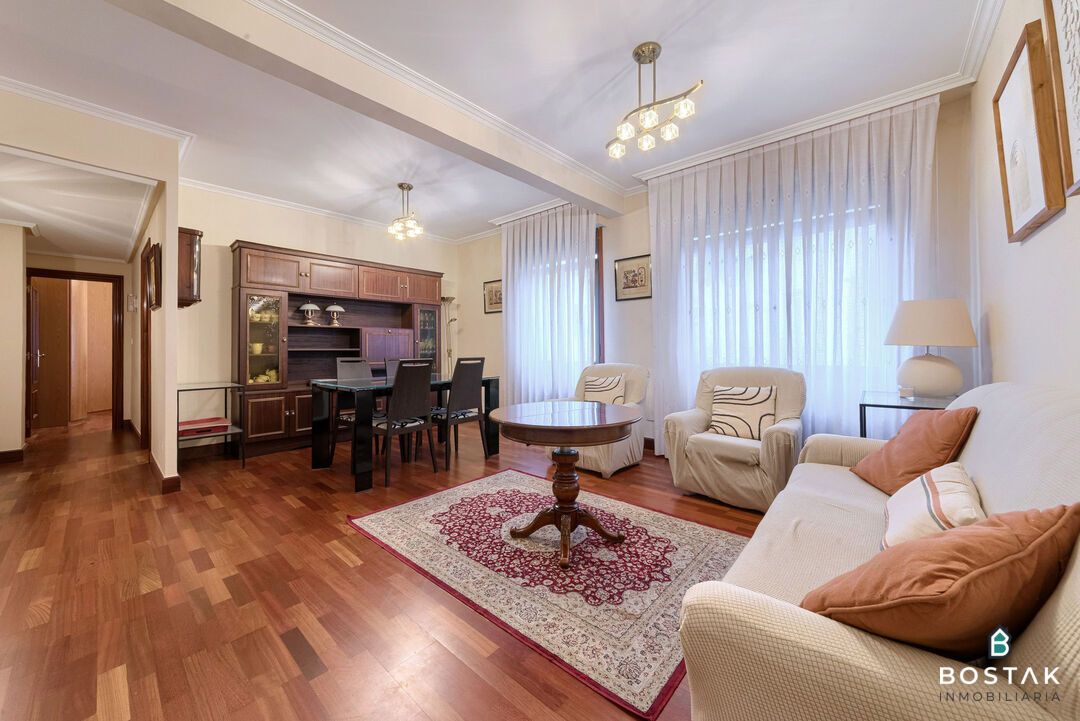 Sala d'estar de Pis en venda en Bilbao  amb Calefacció