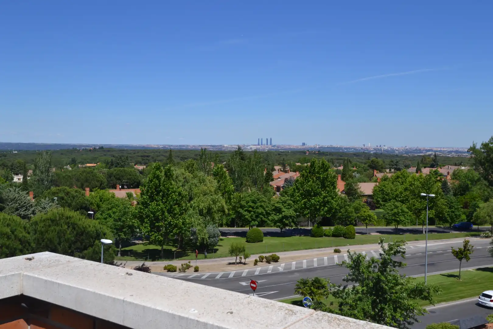 Vista exterior de Dúplex de lloguer en Majadahonda amb Aire condicionat, Calefacció i Terrassa