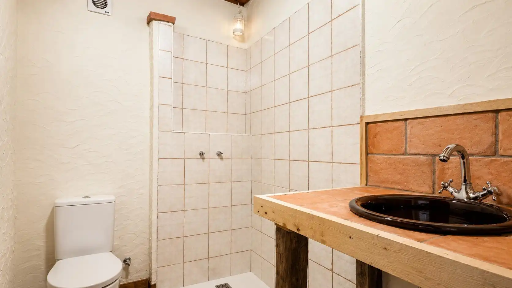 Baño de Casa o chalet en venta en Comillas (Cantabria) con Calefacción, Jardín privado y Terraza