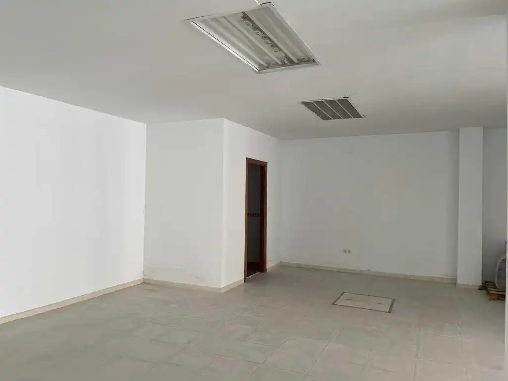 Local comercial en venta en Avenida Primero de Mayo, imagen 13