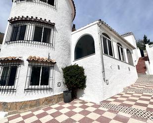 Vista exterior de Casa o xalet de lloguer en Benalmádena amb Aire condicionat, Terrassa i Piscina