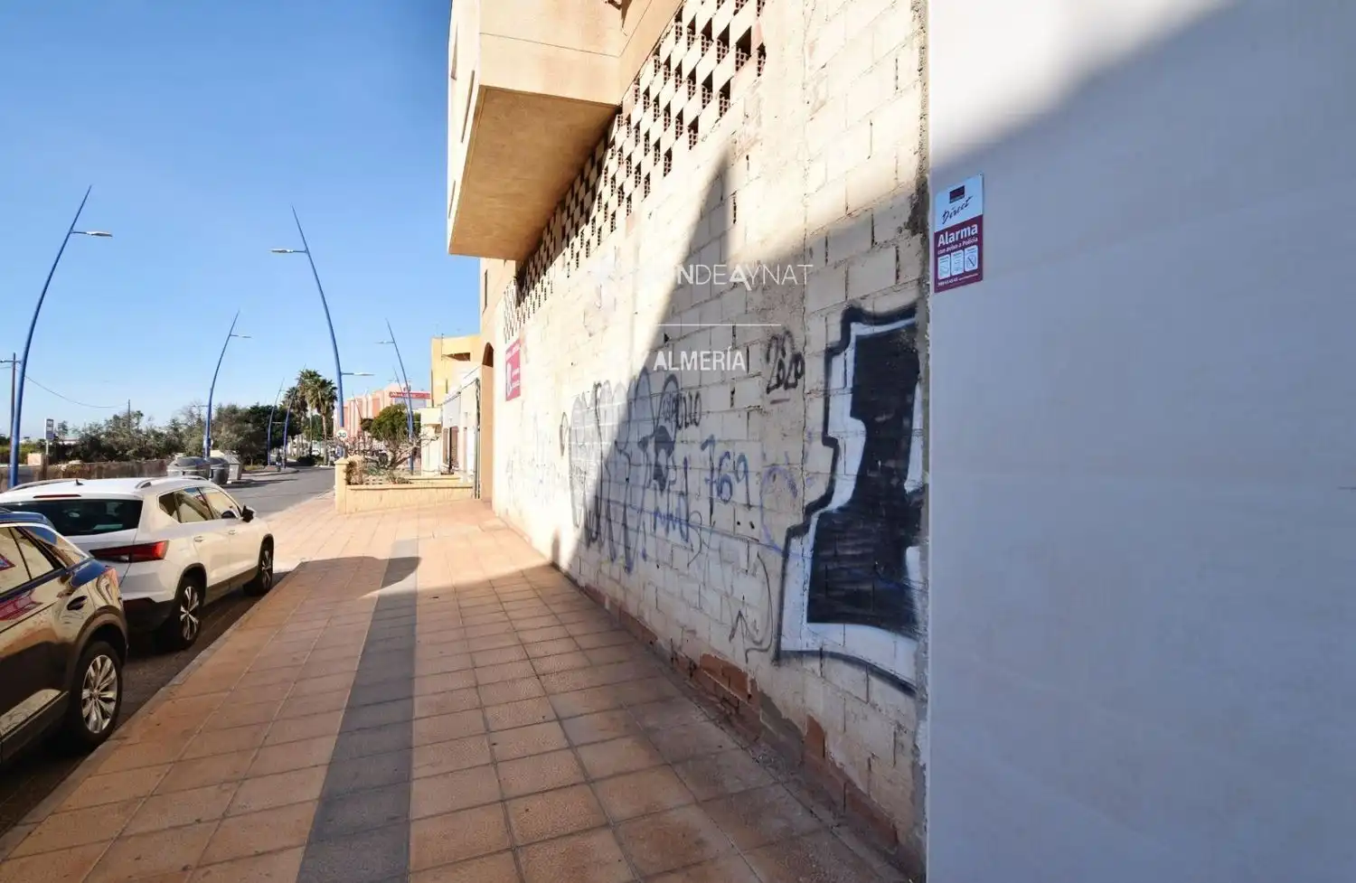 Vista exterior de Local de lloguer en Almería