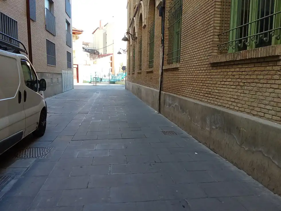 Vista exterior de Pis de lloguer en Zaragoza amb Calefacció, Parquet i Microones