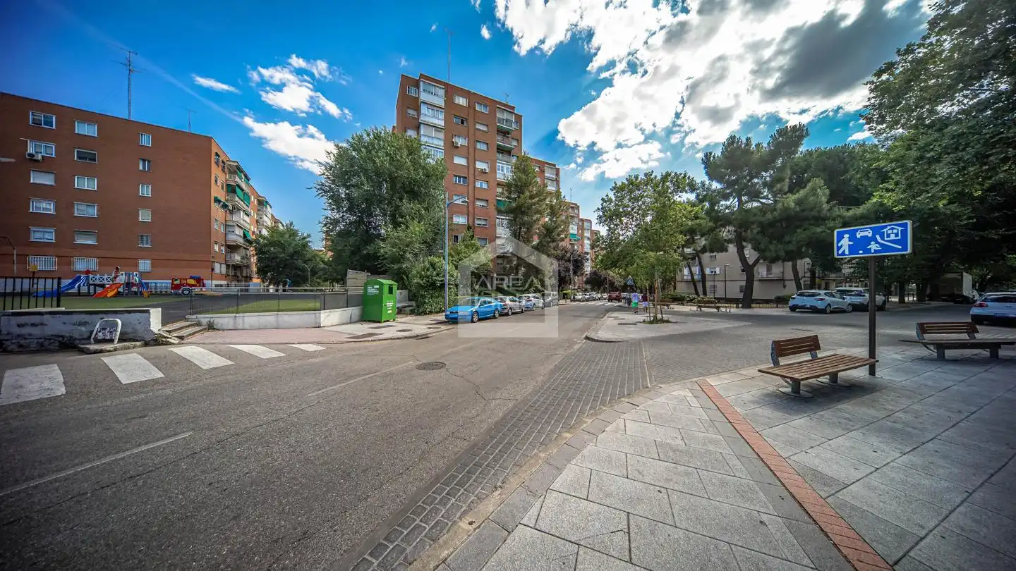 Exterior view of Ground floor for sale in Alcorcón  with Heating and Parquet flooring