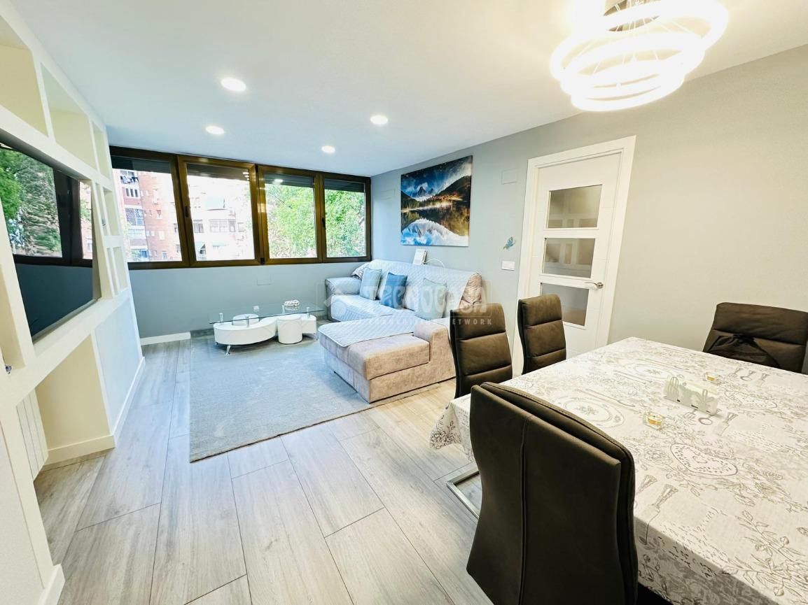 Living room of Flat for sale in  Madrid Capital  with Air Conditioner, Heating and Terrace