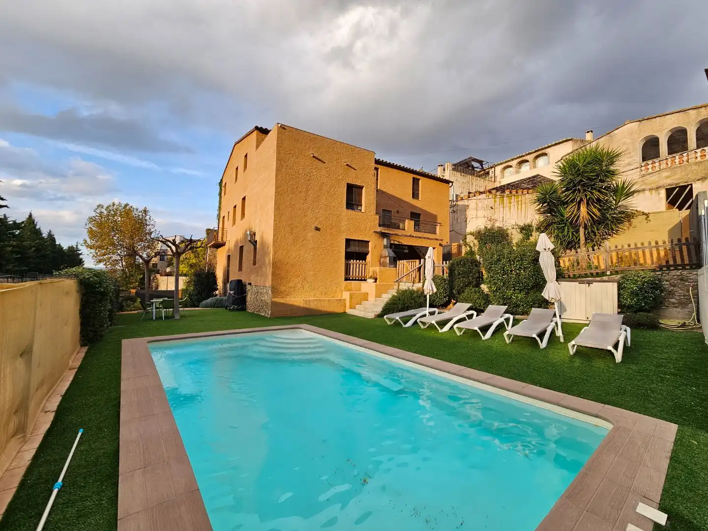 Casa con jardín en venta en Carrer Figueres 24