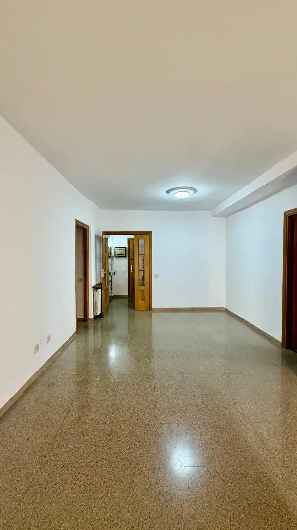 Wohnung zum Verkauf in Figueres mit Klimaanlage, Heizung und Möbliert