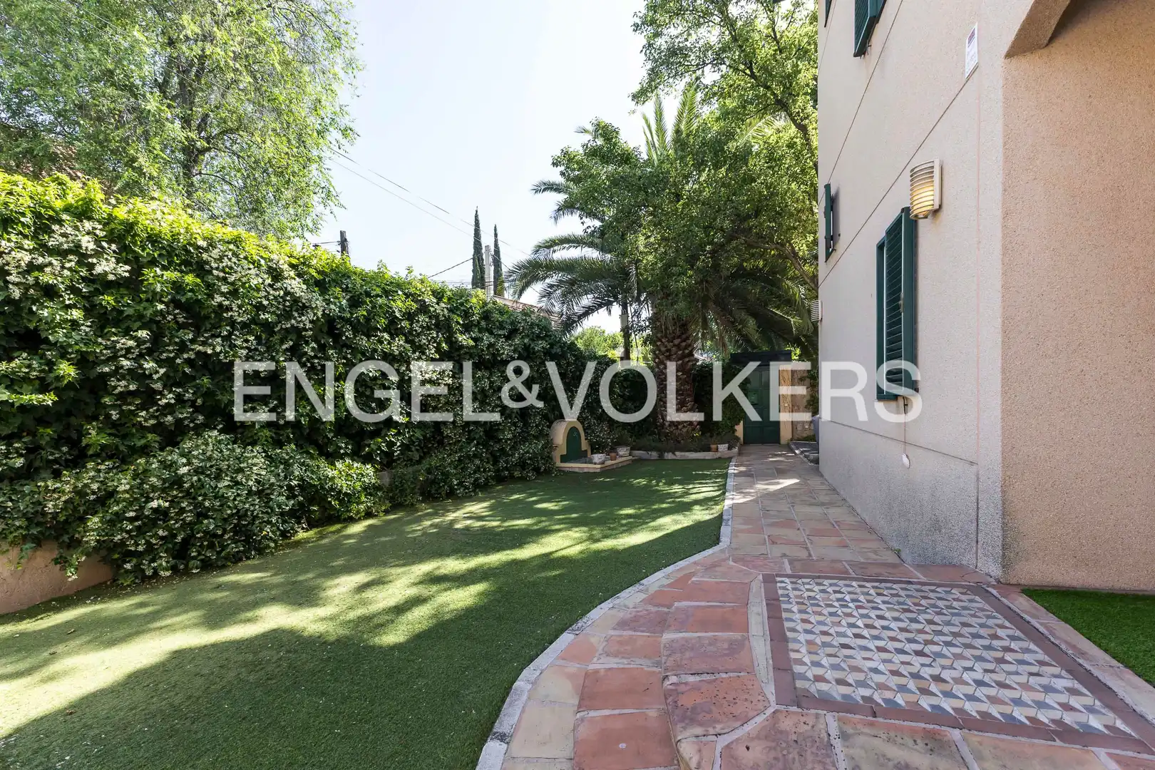 Vista exterior de Casa o chalet en venta en Madrid con Aire acondicionado, Calefacción y Jardín privado