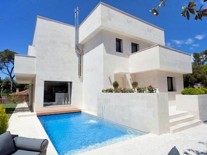 Swimming pool of House or chalet for sale in Sant Cugat del Vallès  with Air Conditioner, Heating and Terrace