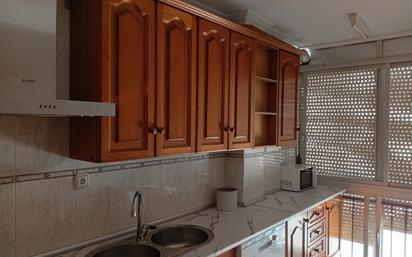 Cuina de Pis de lloguer en Almuñécar amb Aire condicionat, Terrassa i Moblat