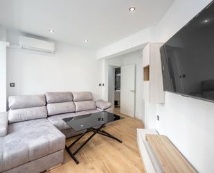 Living room of Flat to rent in  Granada Capital  with Air Conditioner, Heating and Parquet flooring