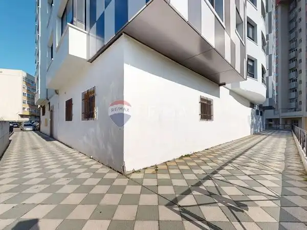 Vista exterior de Local en venda en Vigo  amb Aire condicionat i Calefacció