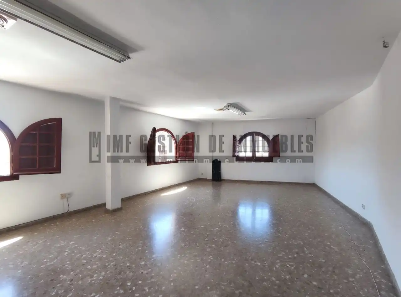 Sala de estar de Oficina de alquiler en Vélez-Málaga