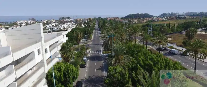 Vista exterior de Ático en venta en Marbella con Terraza y Piscina comunitaria