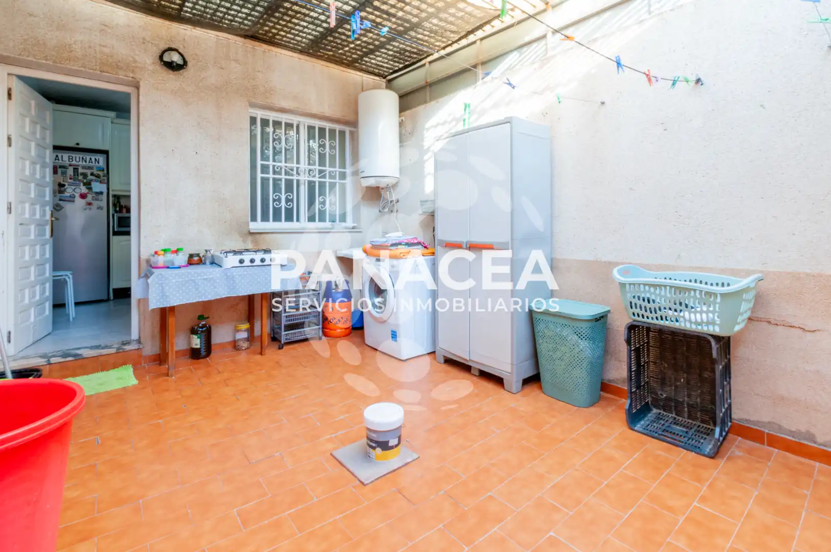 Cuina de Casa adosada en venda en Roquetas de Mar amb Jardí privat, Terrassa i Moblat