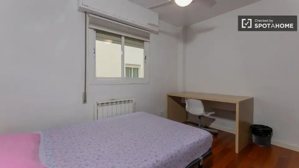 Bedroom of Flat for rent in Camins al Grau