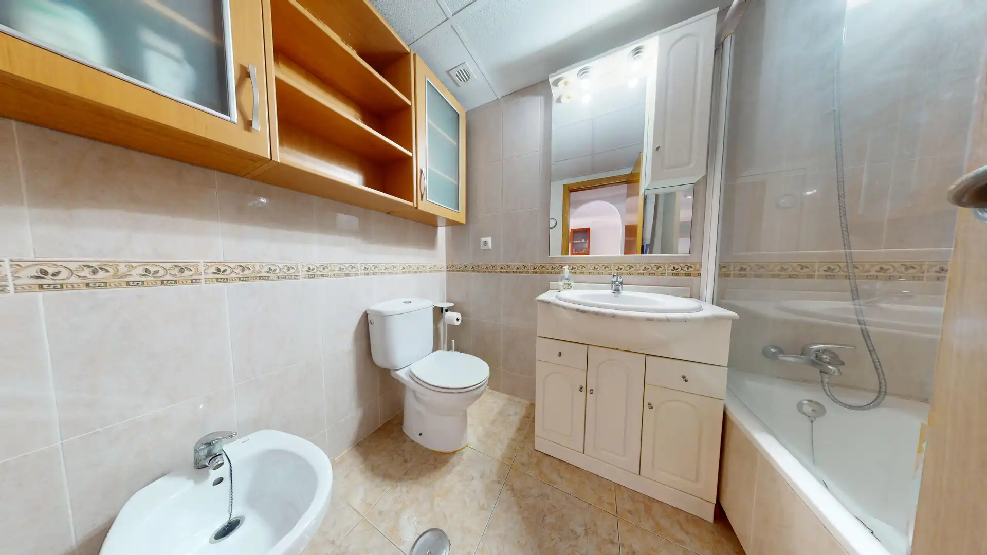 Baño de Piso en venta en Los Alcázares con Aire acondicionado, Terraza y Amueblado