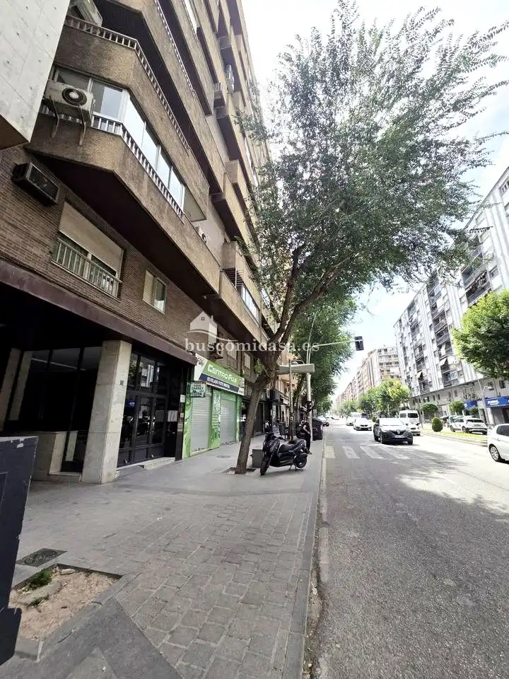 Vista exterior de Pis en venda en Jaén amb Aire condicionat, Calefacció i Balcó