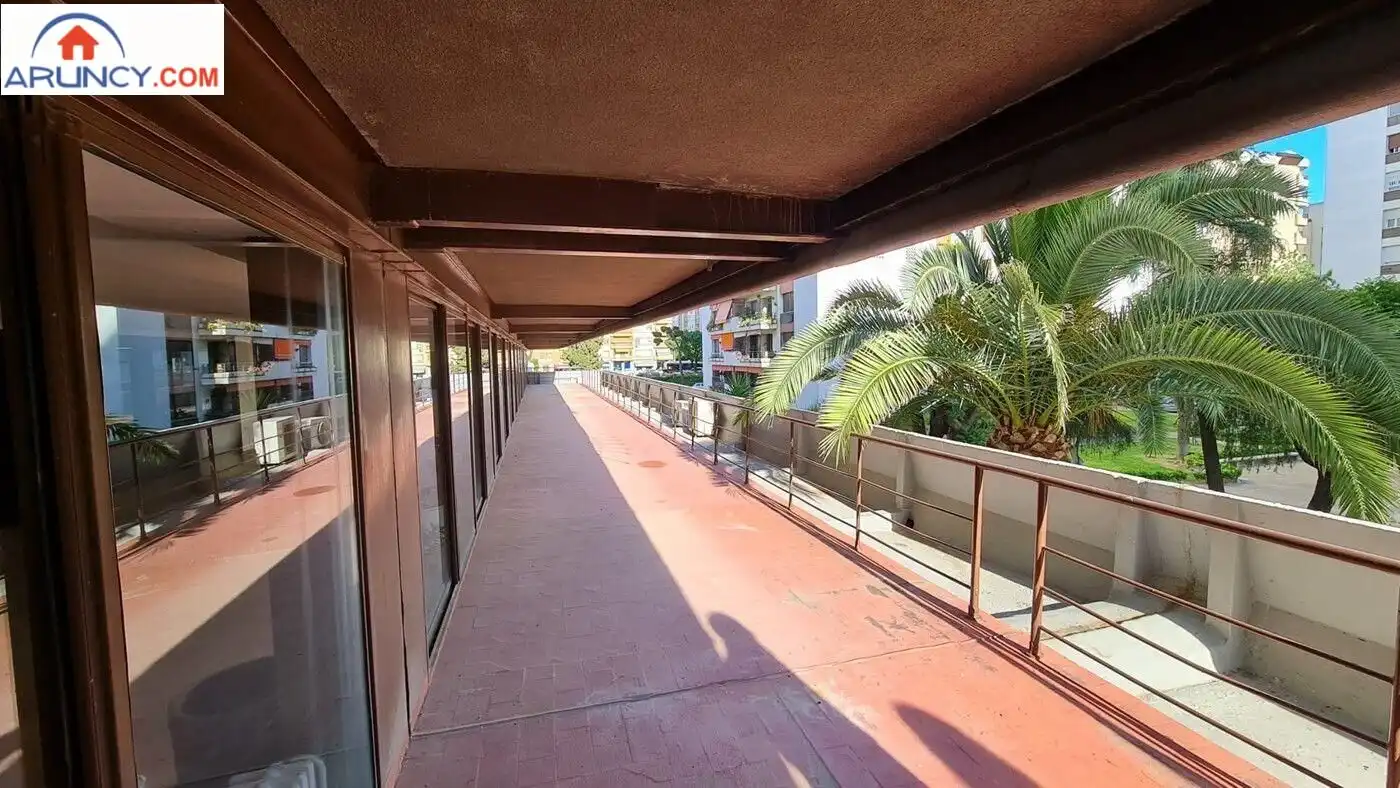 Terrasse von Wohnung zur Miete in Sevilla mit Klimaanlage, Privatgarten und Parkett