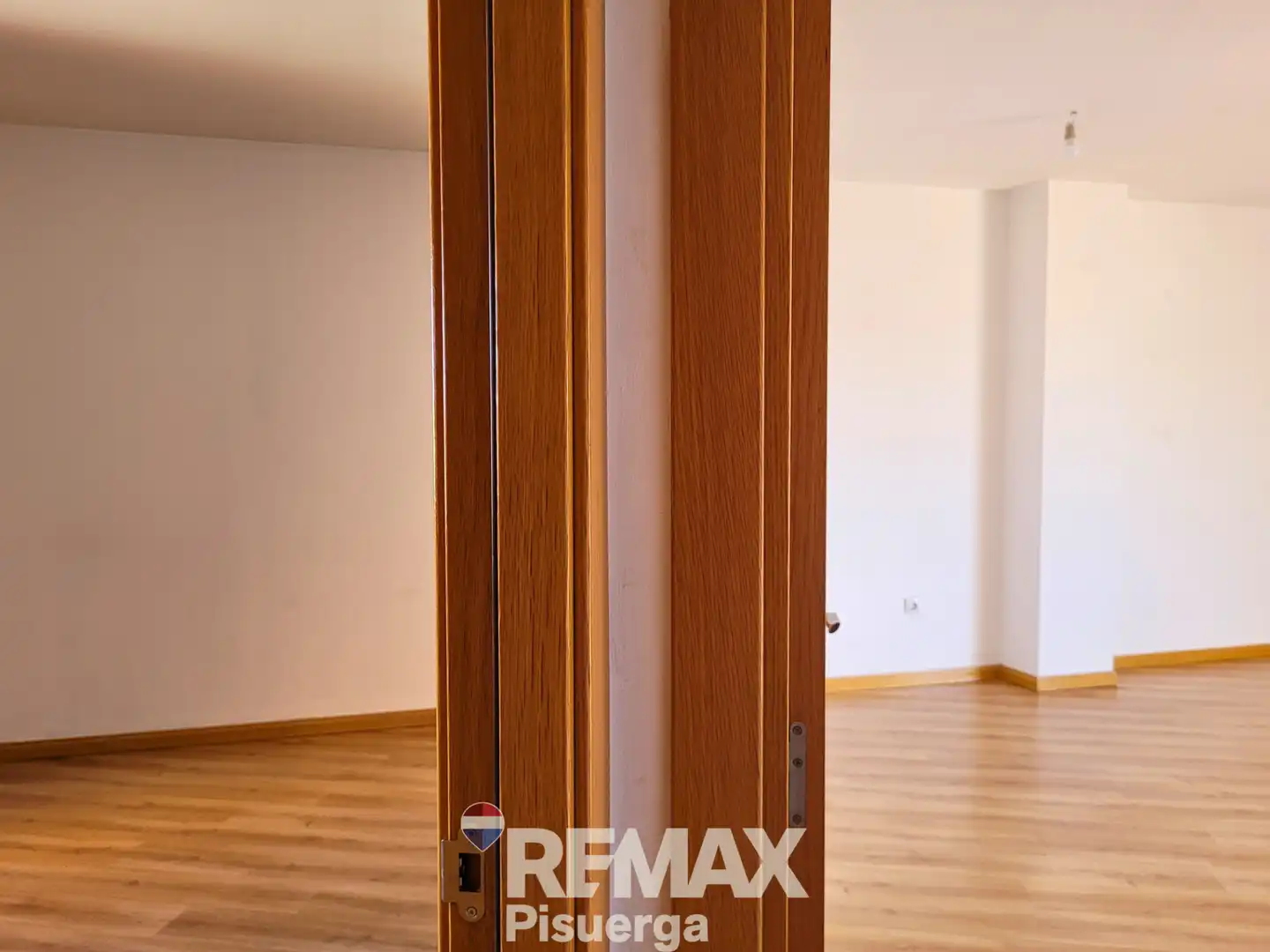 Wohnung zum Verkauf in Santovenia de Pisuerga mit Heizung, Abstellraum und Balkon