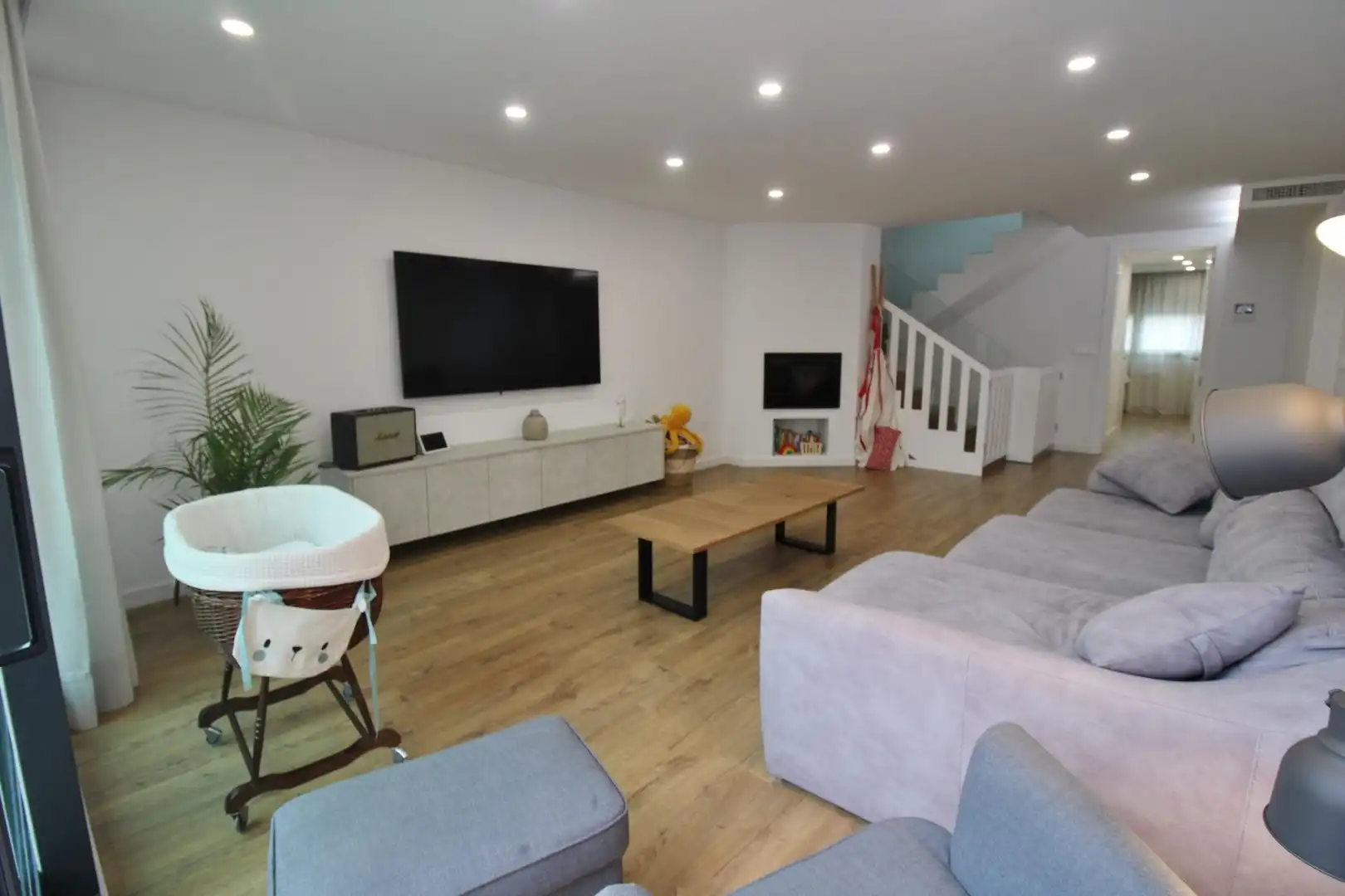 Sala d'estar de Casa o xalet en venda en Alicante / Alacant amb Aire condicionat, Terrassa i Moblat