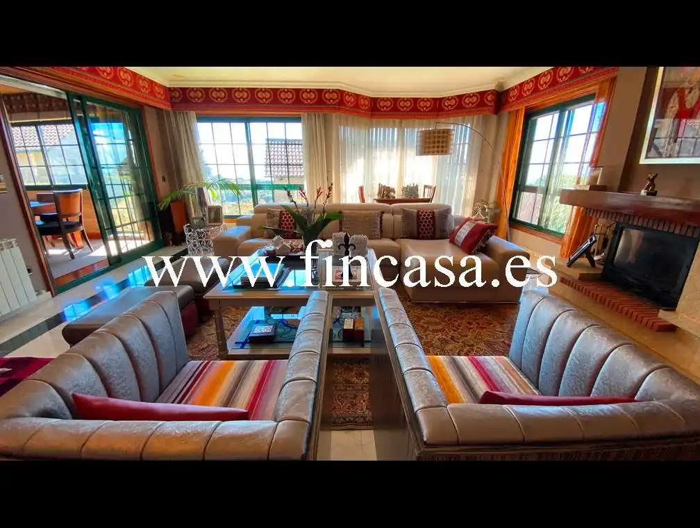 Sala de estar de Casa o chalet en venta en Vigo  con Calefacción, Jardín privado y Parquet