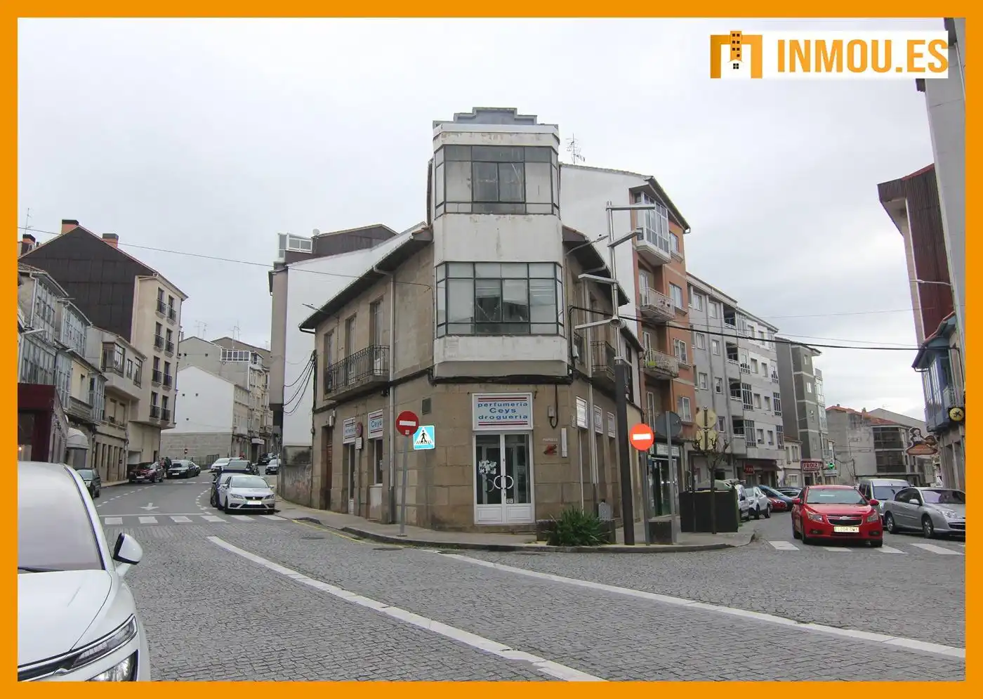 Außenansicht von Einfamilien-Reihenhaus zum Verkauf in Celanova mit Klimaanlage, Terrasse und Balkon