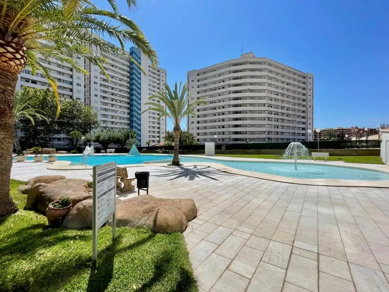 Vista exterior de Apartamento en venta en Benidorm con Jardín privado, Terraza y Amueblado