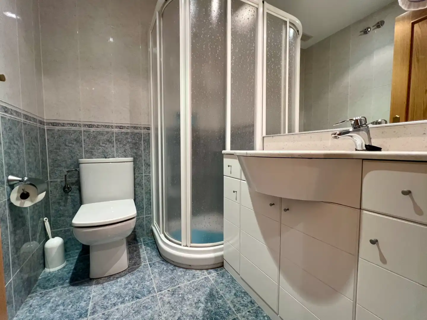 Bathroom of Flat for sale in Jaca  with Heating, Parquet flooring and Terrace