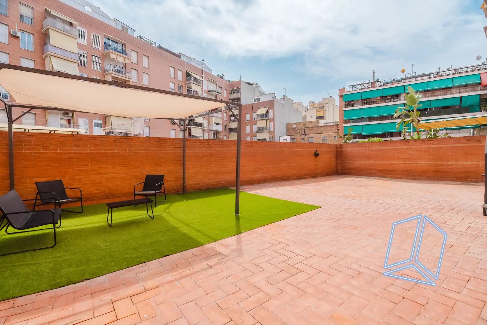 Terrassa de Pis en venda en Barcelona amb Calefacció, Terrassa i Traster