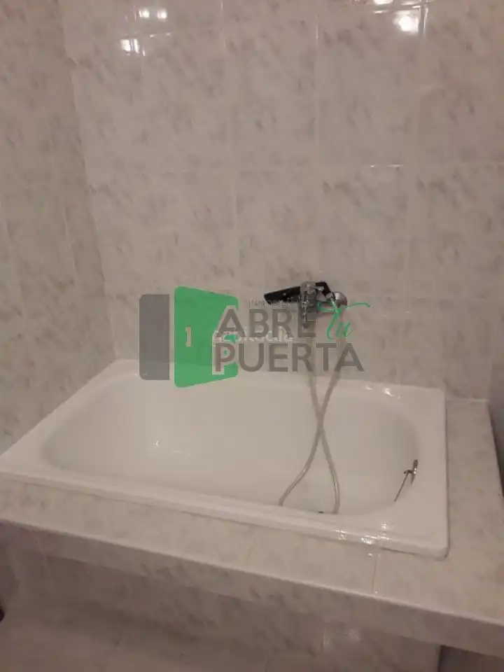 Baño de Ático en venta en Maceda con Calefacción, Parquet y Trastero