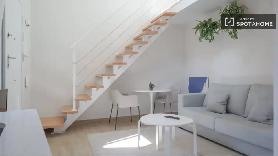 Sala d'estar de Pis de lloguer en  Madrid Capital amb Aire condicionat, Calefacció i Moblat