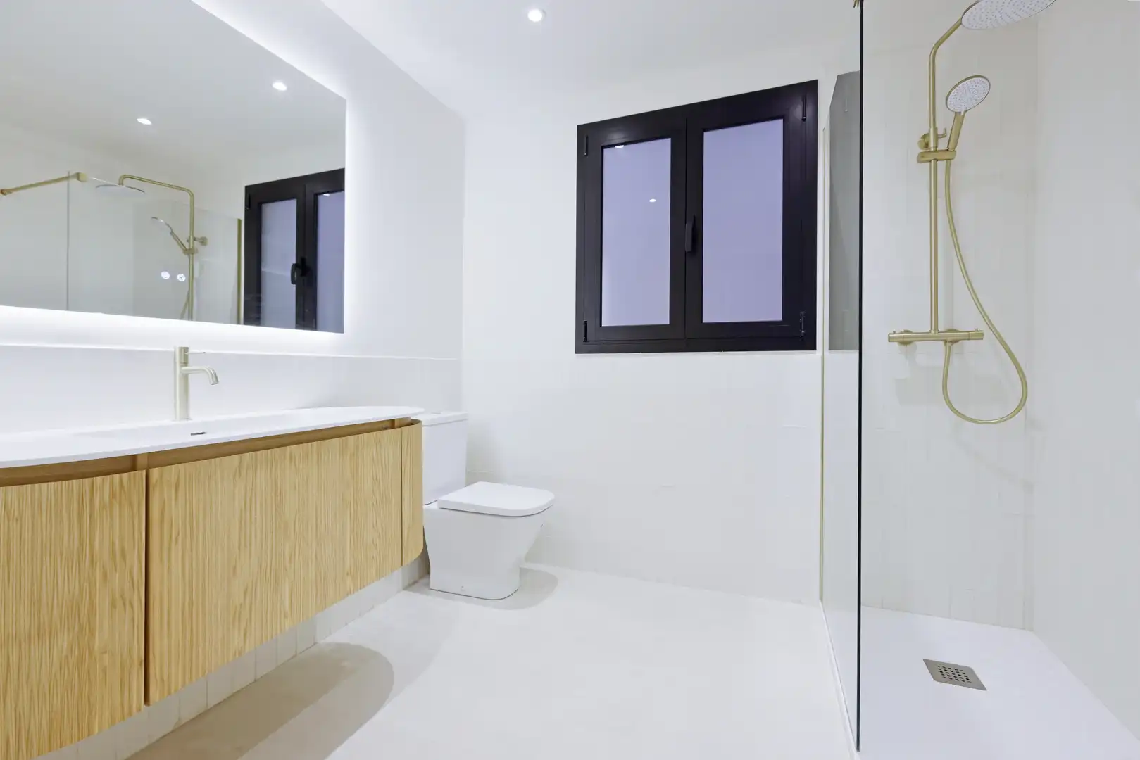 Bathroom of Flat for sale in L'Hospitalet de Llobregat  with Heating, Terrace and Balcony