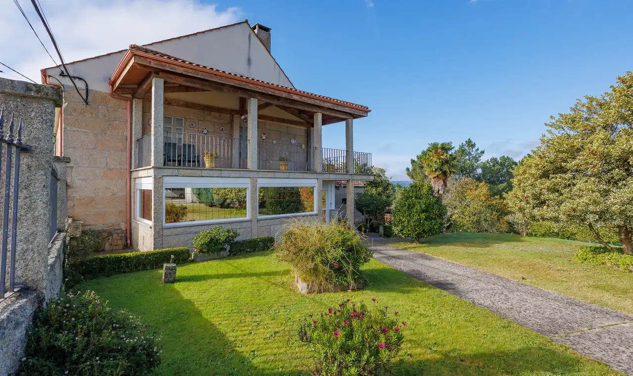 Casa amb terrassa en venda a Amoeiro, imagen 2