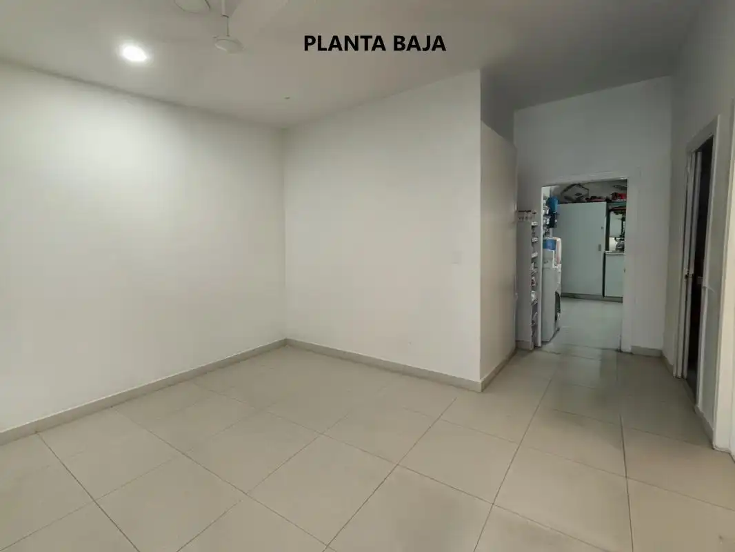 Casa adosada en venda en Oliva amb Calefacció, Terrassa i Balcó